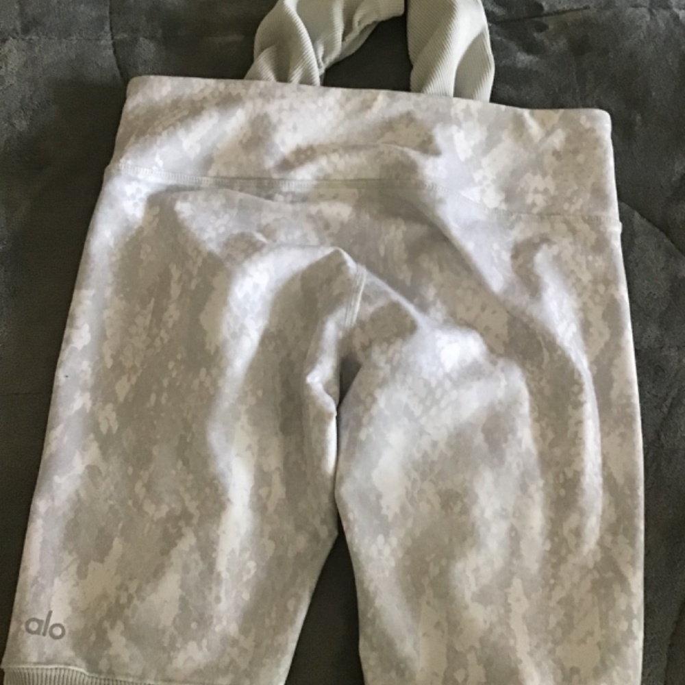 Alo leggings - Picture 2 of 3